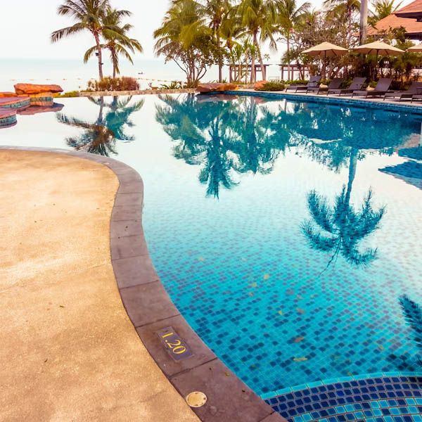 Piscina abastecida com água potável